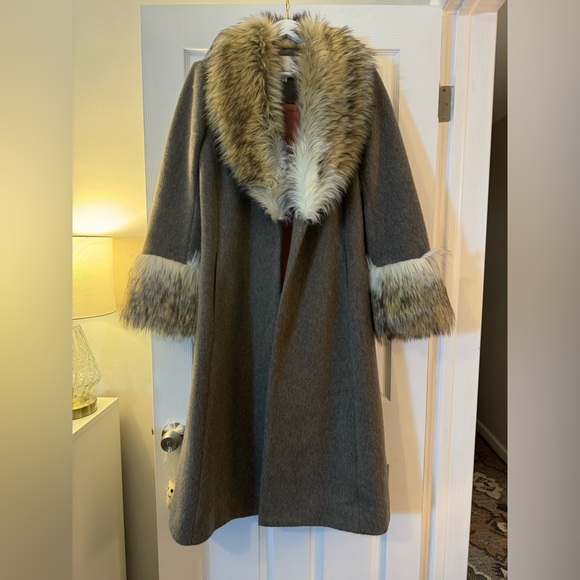 CINQ á SEPT Irina Coat With Faux Fur - Picture 3 of 8